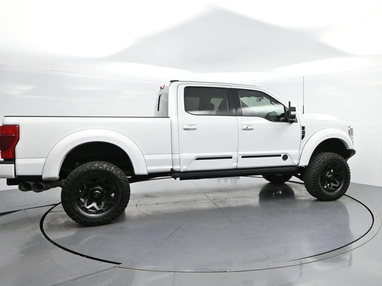 Used 2022 White Ford XL image 8
