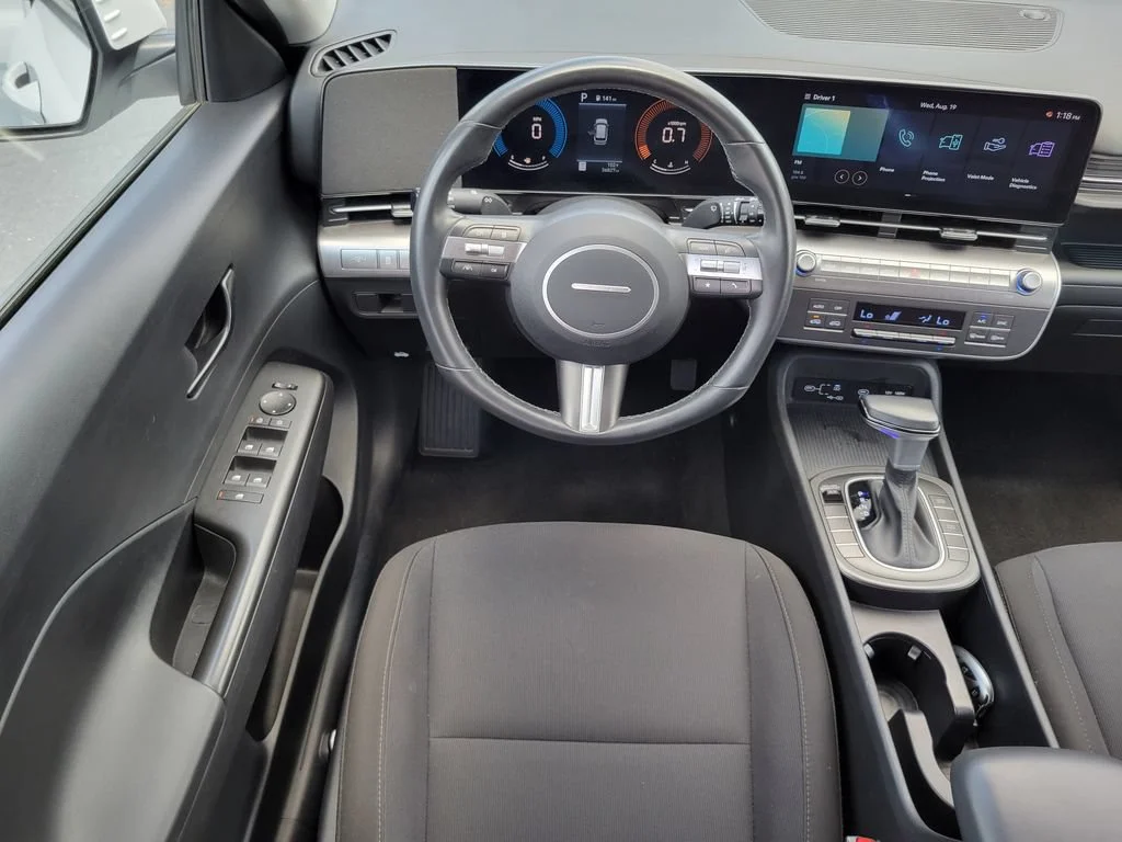 Used 2025 White Hyundai SEL image 17