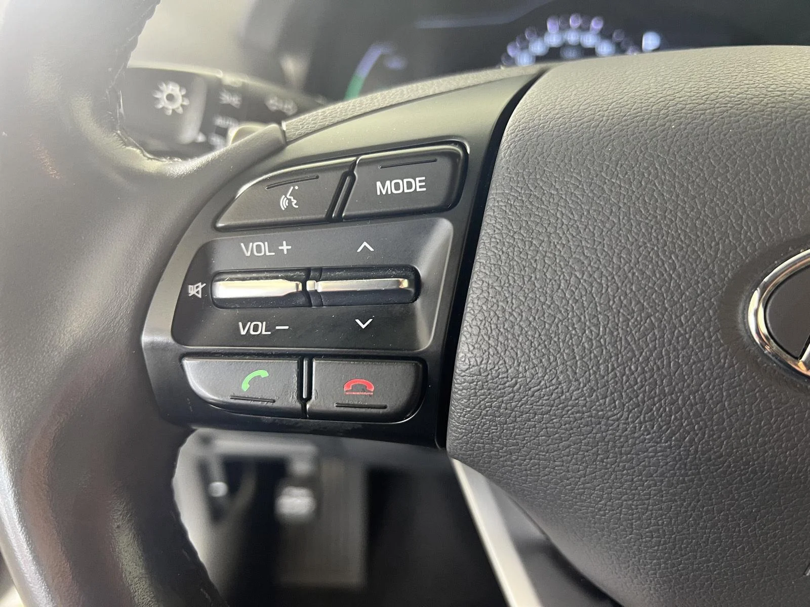 Used 2019 Ceramic White Hyundai Limited image 12