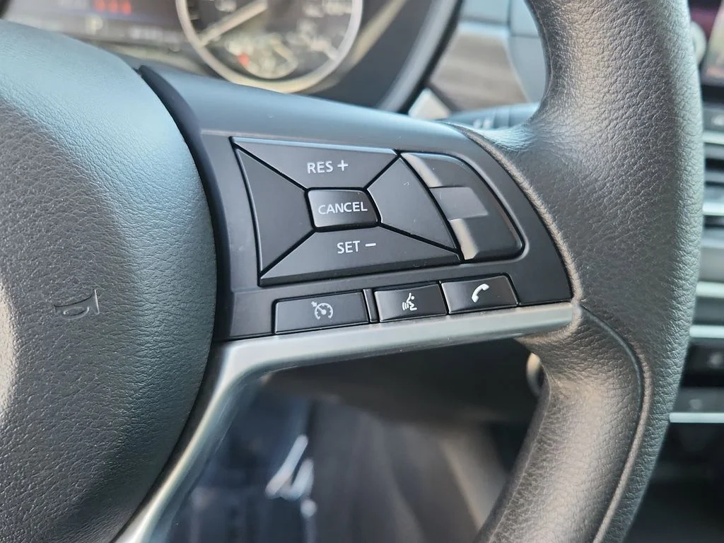 Used 2025 White Nissan 2.5 SV image 21