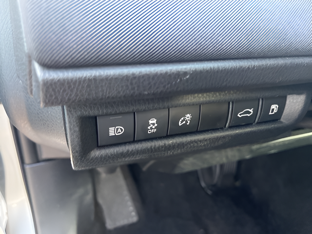 2025 Toyota Camry LE - Photo 14