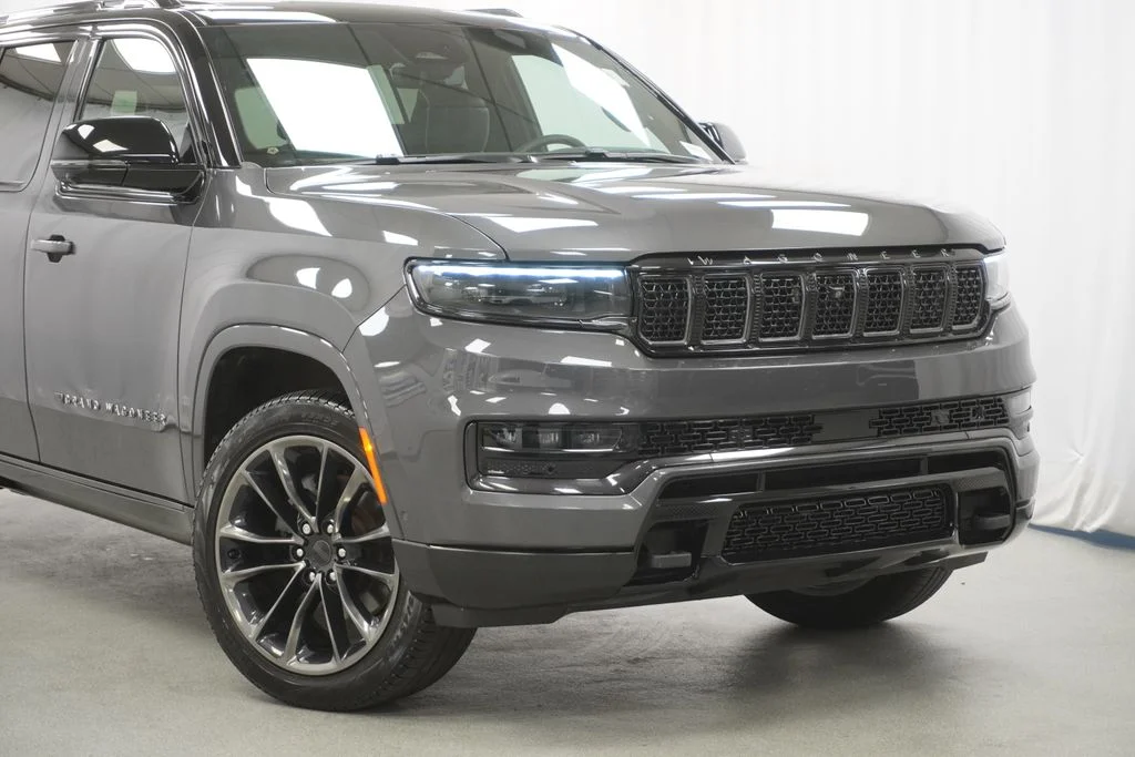 Certified Used 2025 Gray Jeep Series III Obsidian image 3