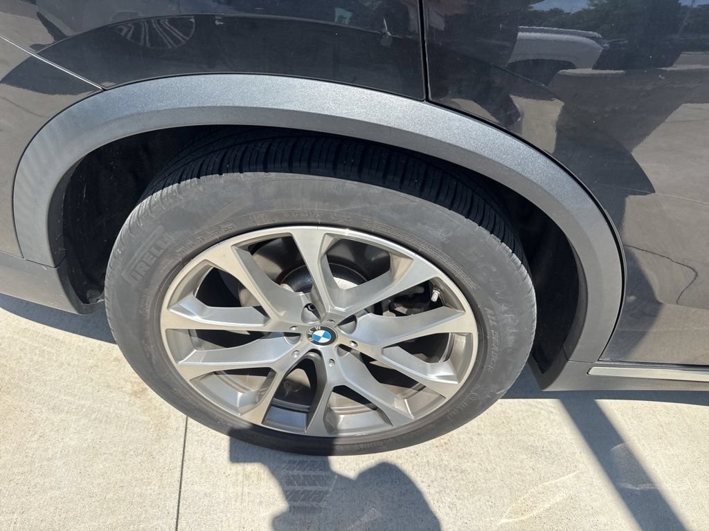 Used 2019 Black Sapphire Metallic BMW xDrive40i image 24