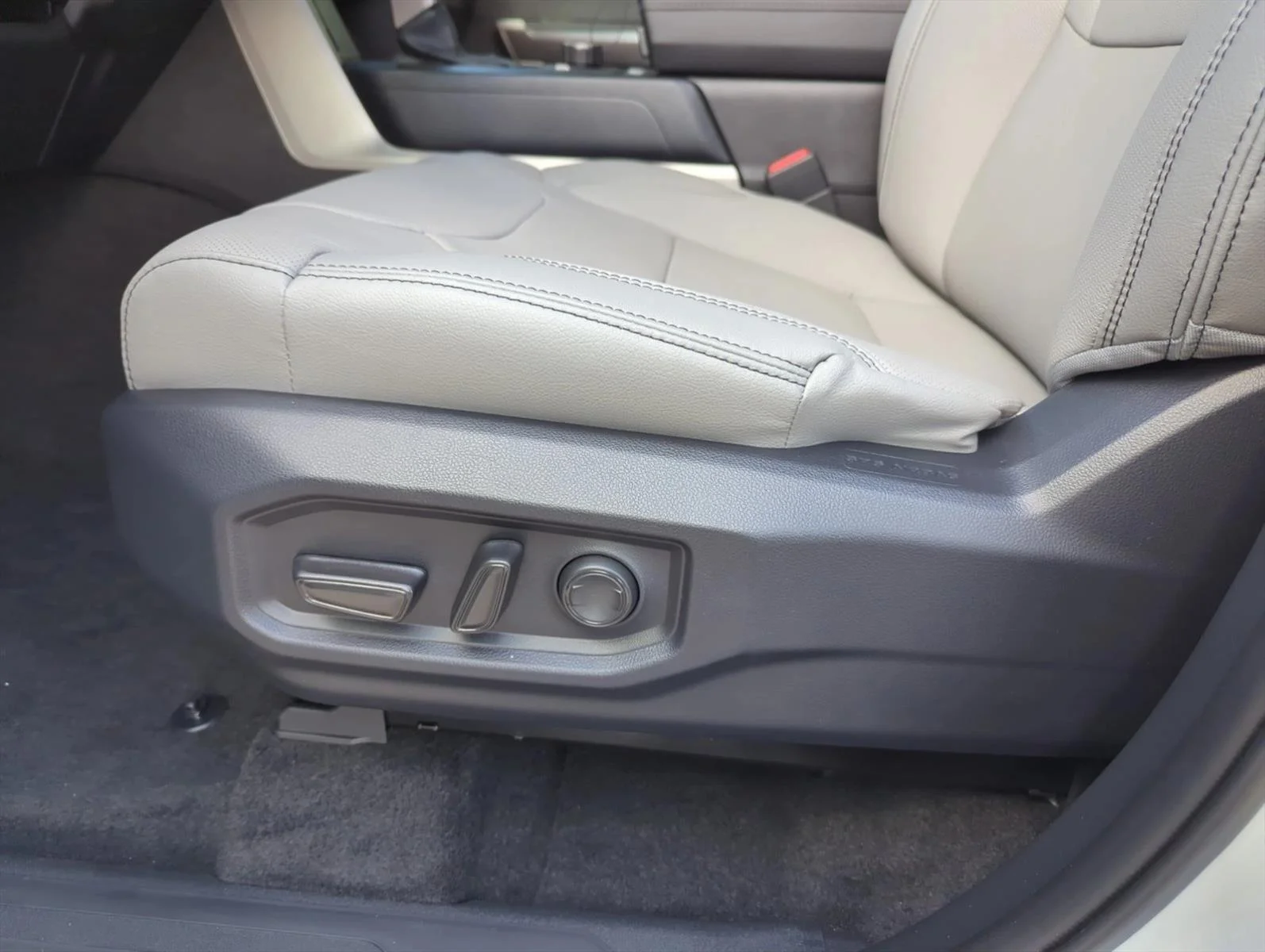 Used 2026 Ice Cap Toyota SR5 image 12