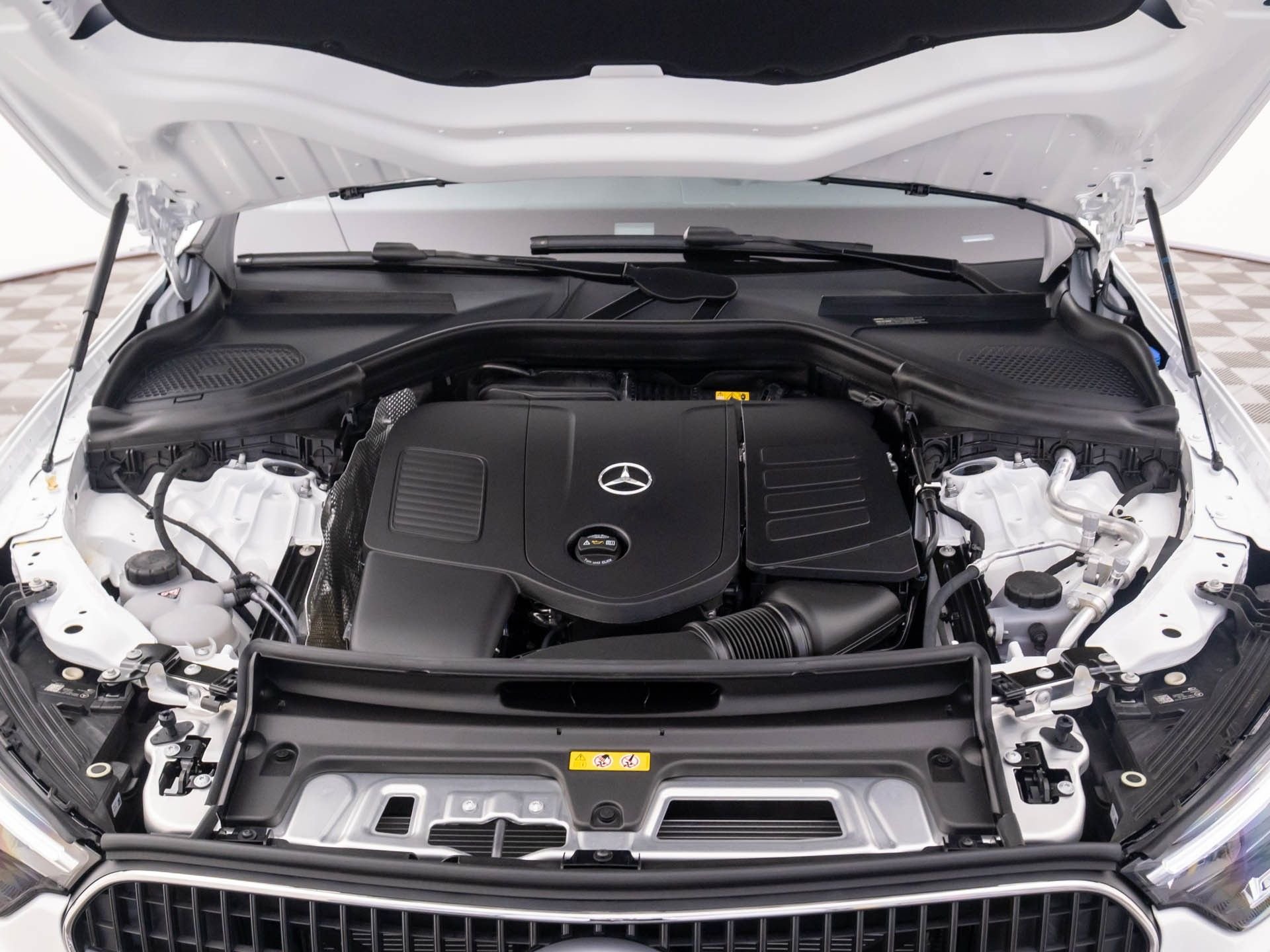 New 2026 White Mercedes-Benz GLC 300 image 24