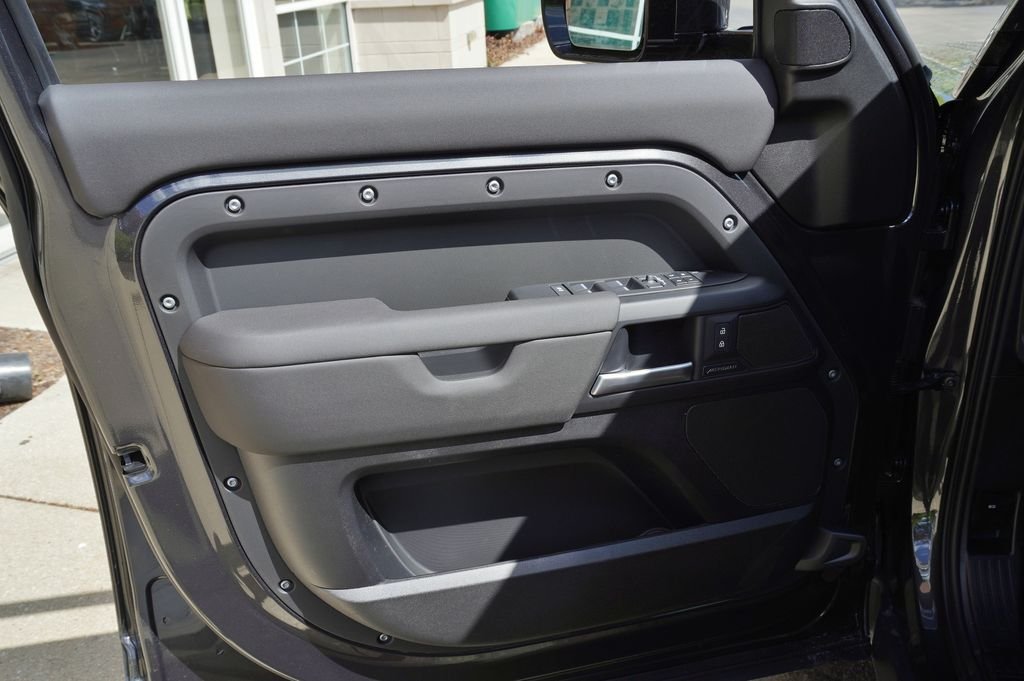 Used 2026 Gray Land Rover S image 9