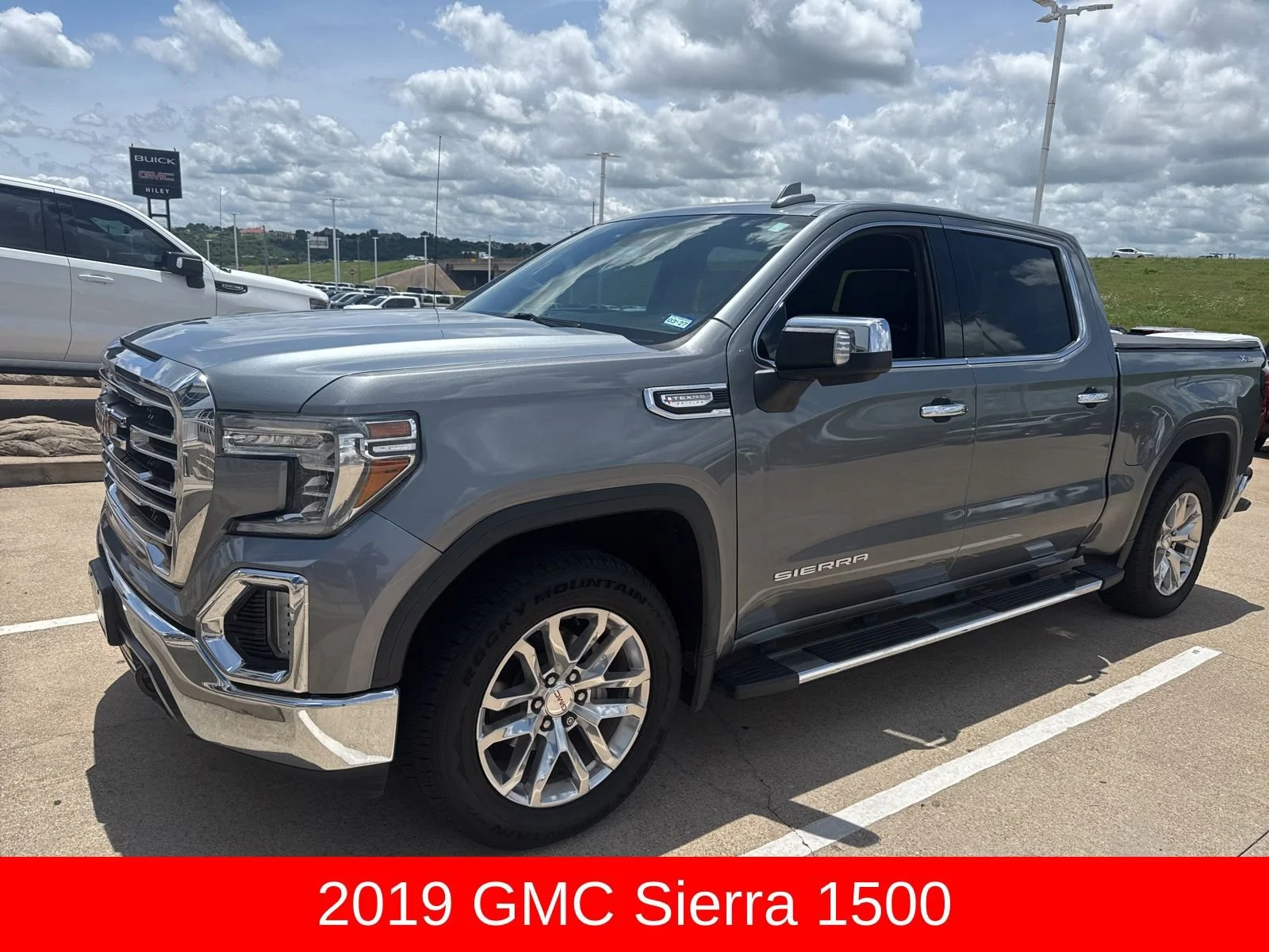 2019 GMC Sierra 4WD Crew Cab Short Box SLT's photo