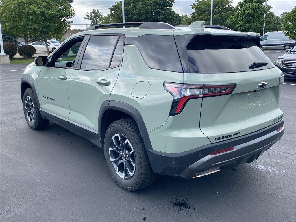 Used 2025 Cacti Green Chevrolet AWD ACTIV image 9