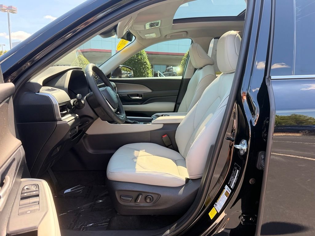 Used 2025 Black Toyota XLE image 24