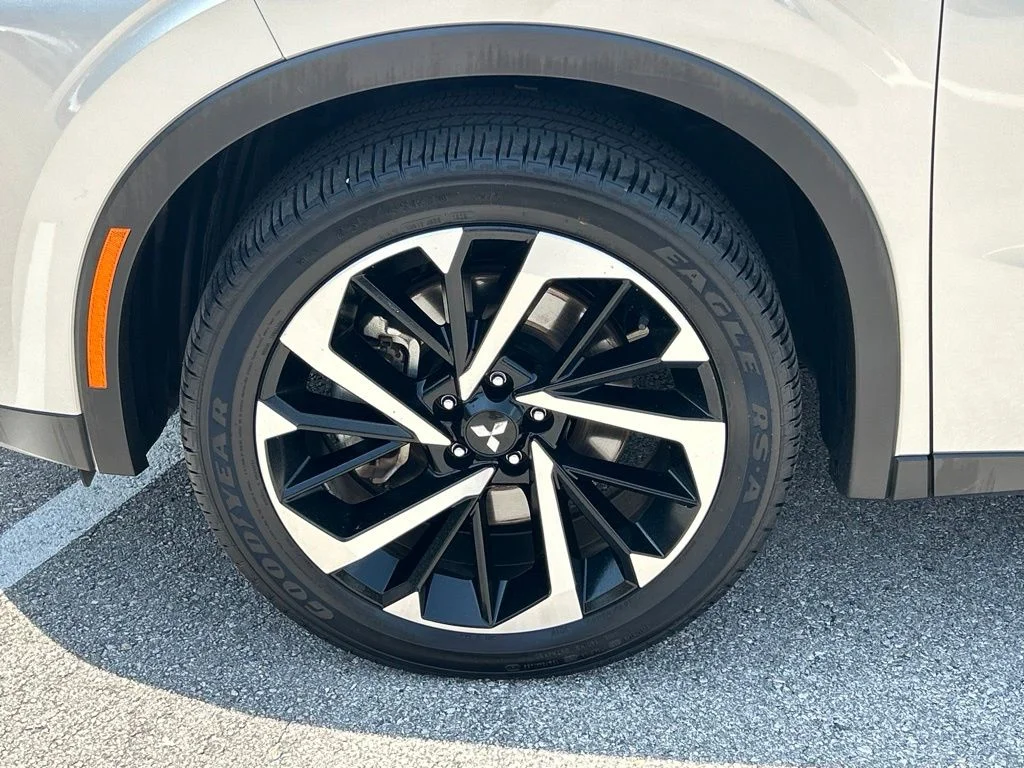 Used 2024 Silver Mitsubishi SE image 54