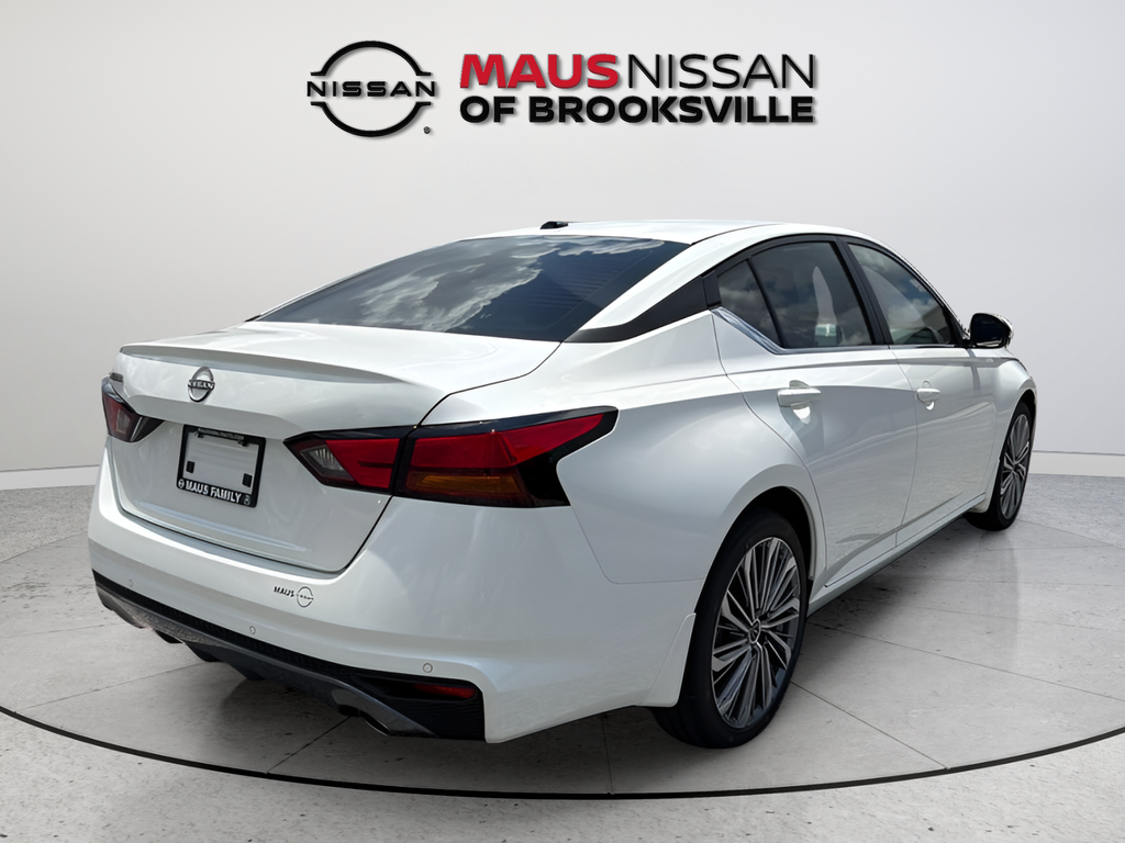 New 2026 White Nissan 2.5 SV image 8
