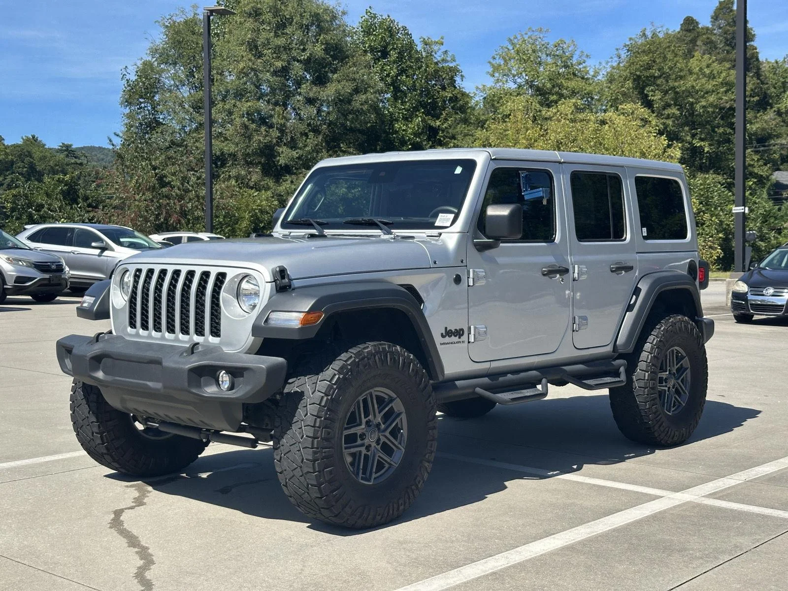 Used 2024 Silver Zynith Clearcoat Jeep Sport S image 3