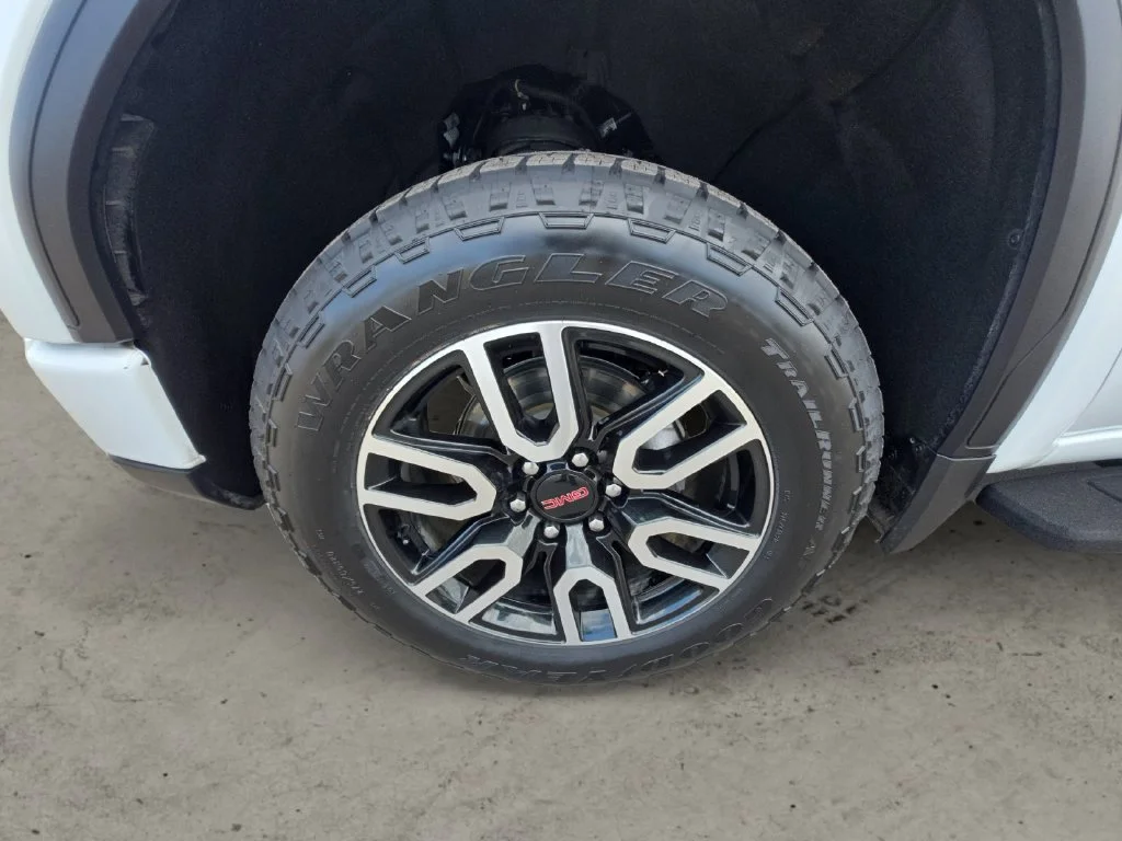 2025 GMC Sierra 1500 AT4 - Photo 13