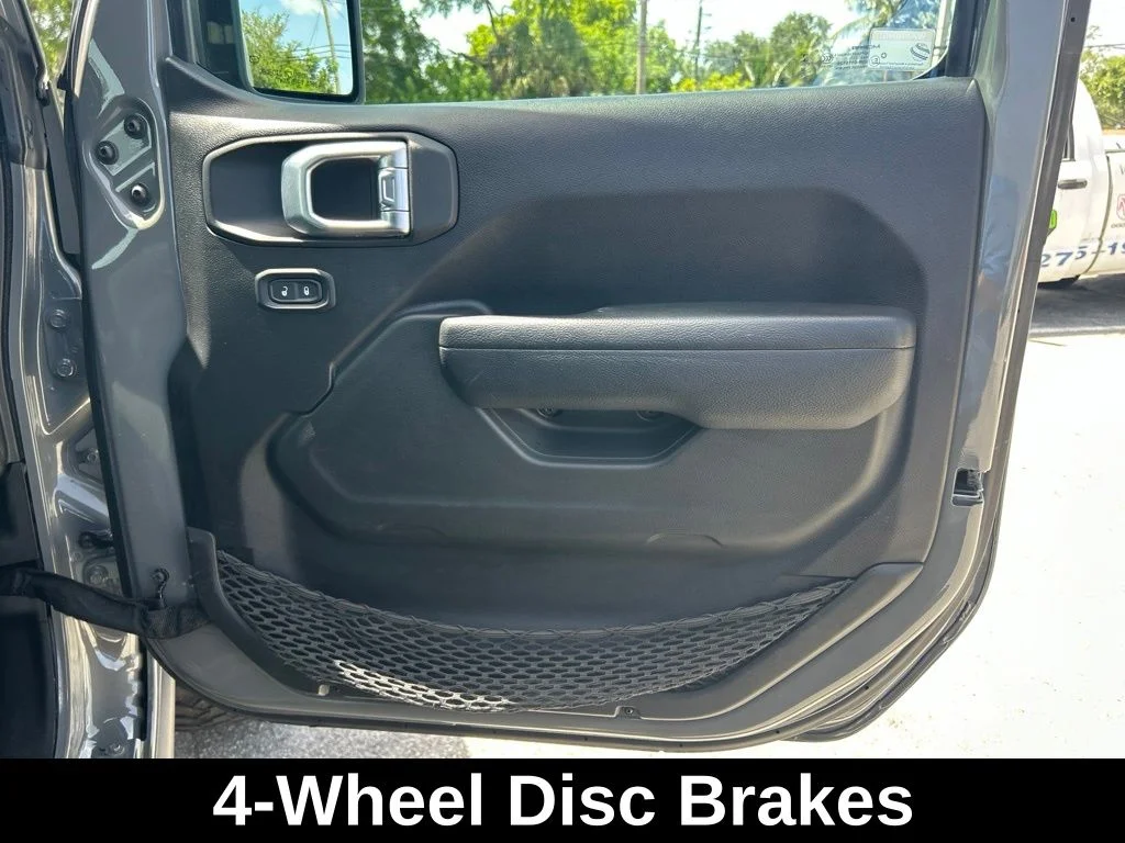 Used 2022 Gray Jeep Mojave image 28