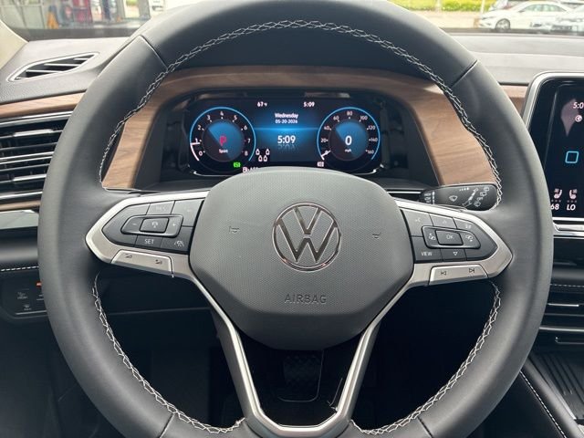 New 2026 Silver Mist Volkswagen 2.0T SE w/Technology image 12