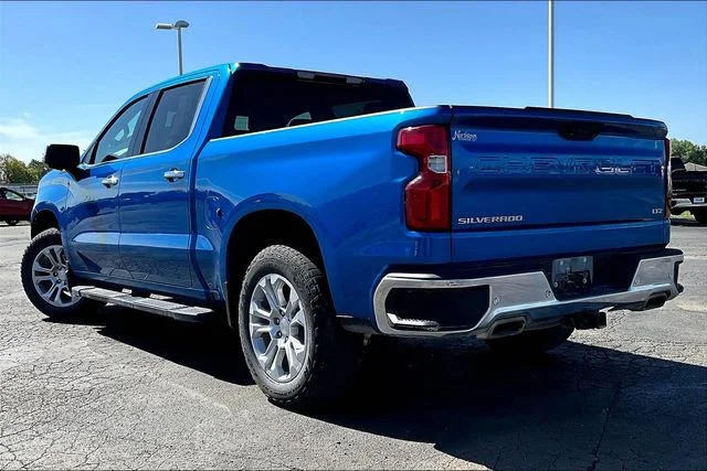 Used 2022 Blue Chevrolet LTZ image 3