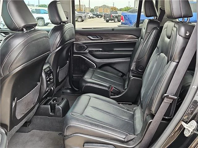 Used 2022 Diamond Black Crystal Pearlcoat Jeep Limited 4x4 image 8