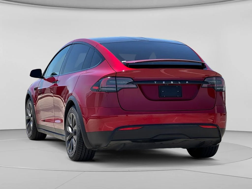 Used 2023  Tesla Base image 5