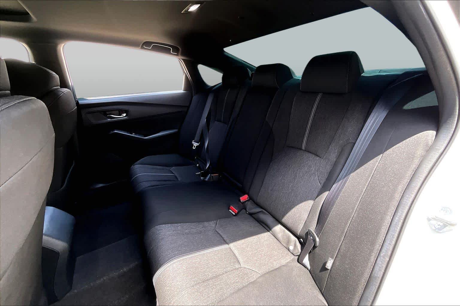 Used 2023 Platinum White Pearl Honda Sport image 38