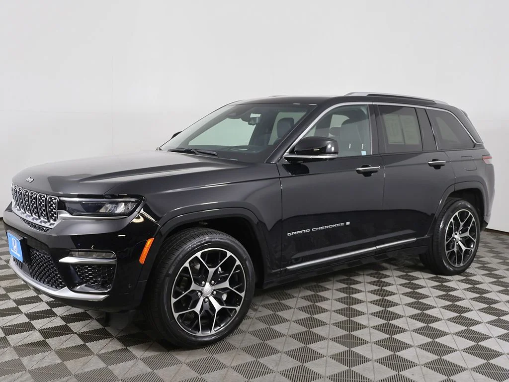 Used 2023 Diamond Black Jeep Summit Reserve image 12