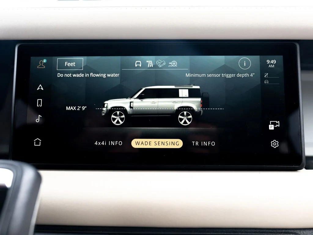 Used 2024 Green Land Rover X-Dynamic SE image 28