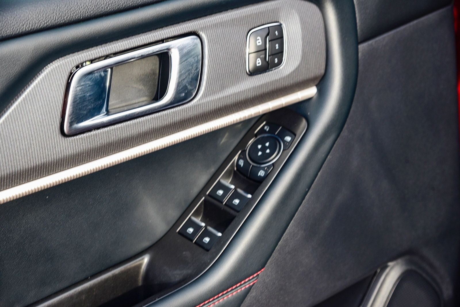 2025 Ford Explorer ST-LINE - Photo 21