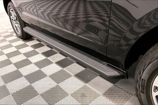 Used 2025 Agate Black Metallic Ford Active image 36