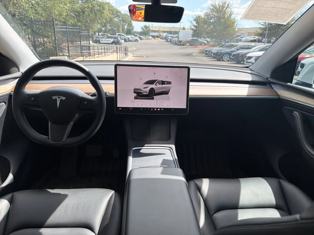 Used 2023  Tesla Standard Range image 24