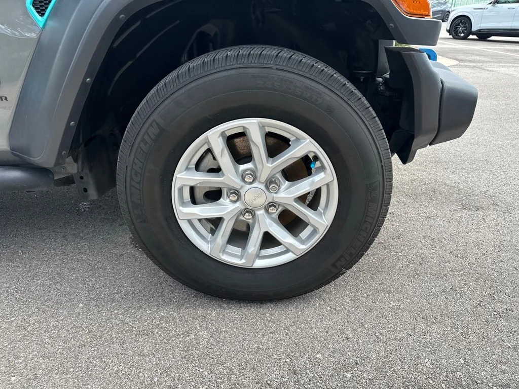 Used 2023 Gray Jeep Sport S image 16