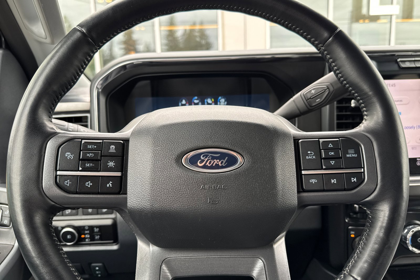 Used 2024 Gray Metallic Ford LARIAT image 23
