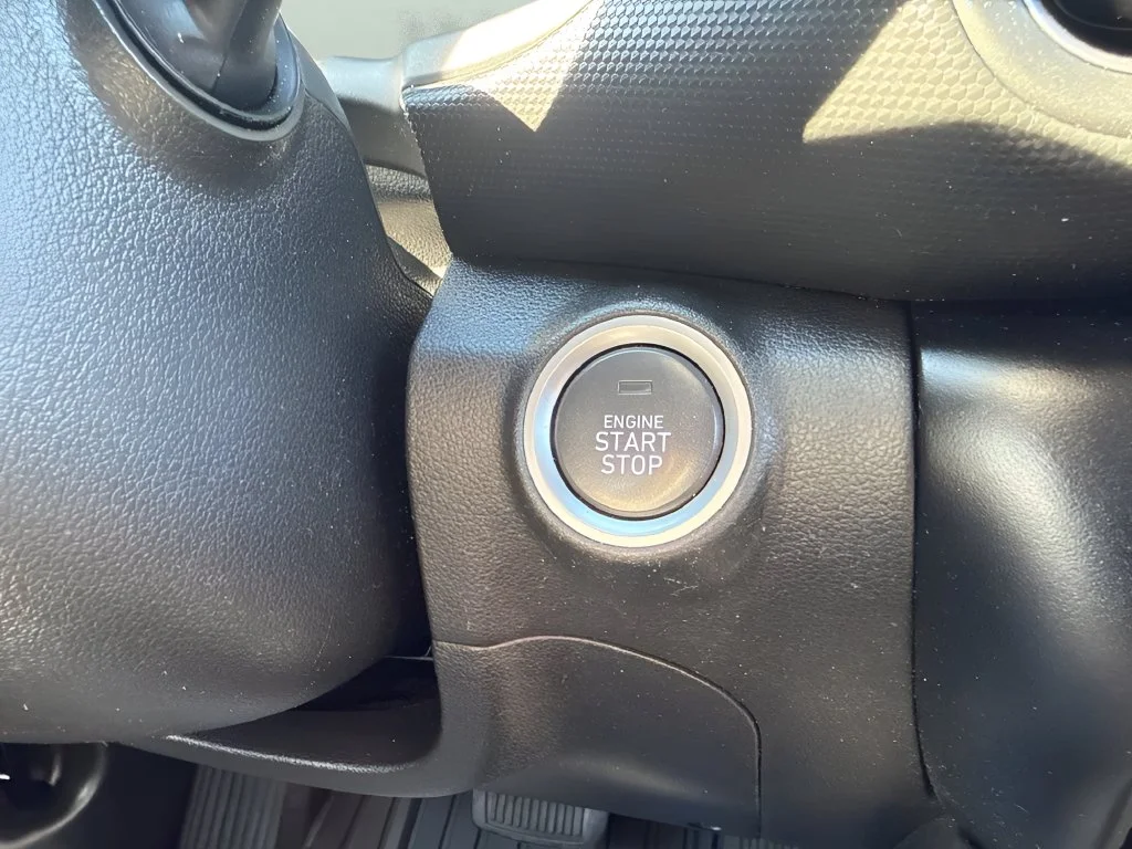 Used 2022 Green Hyundai SEL image 17