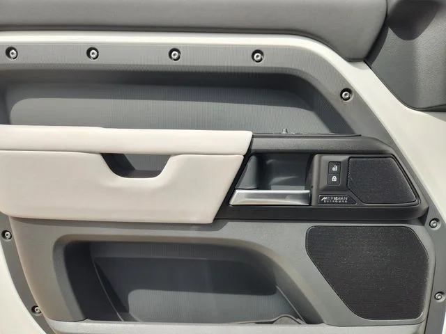 New 2026 Fuji White Land Rover V8 image 22