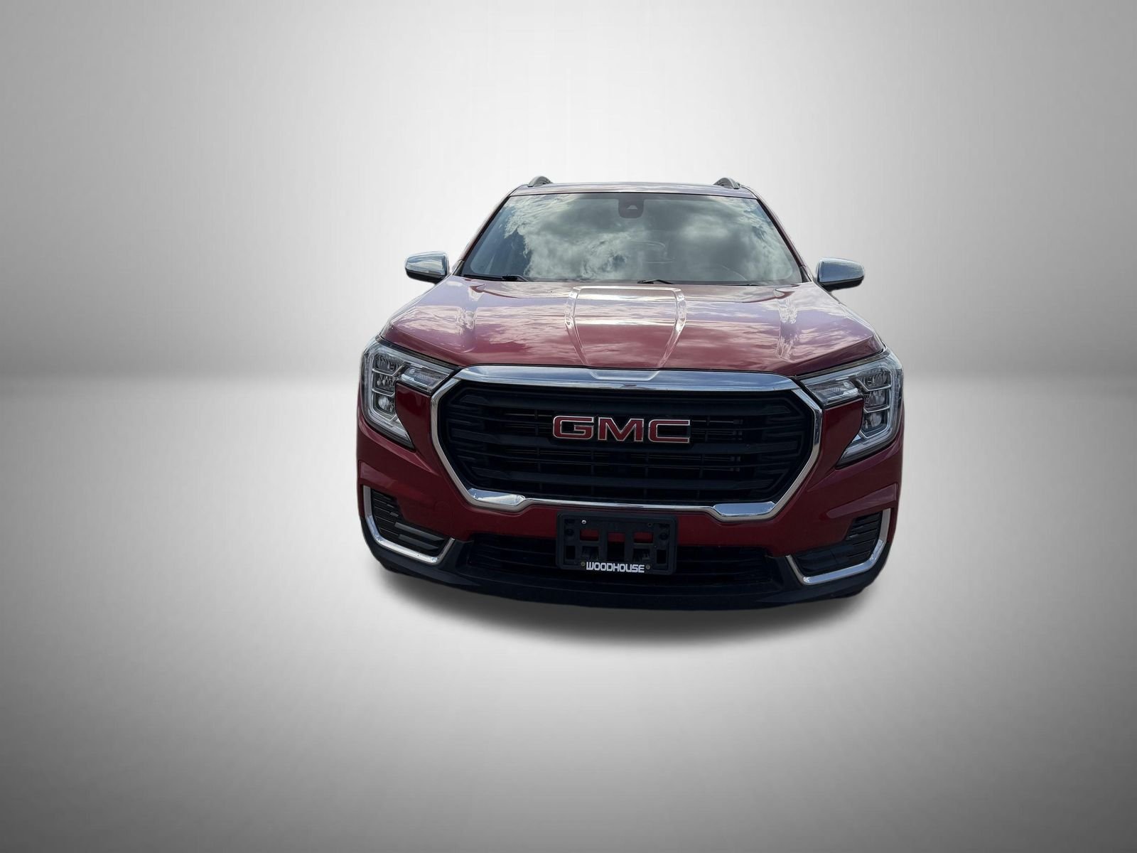 Used 2022 Red GMC SLE image 2