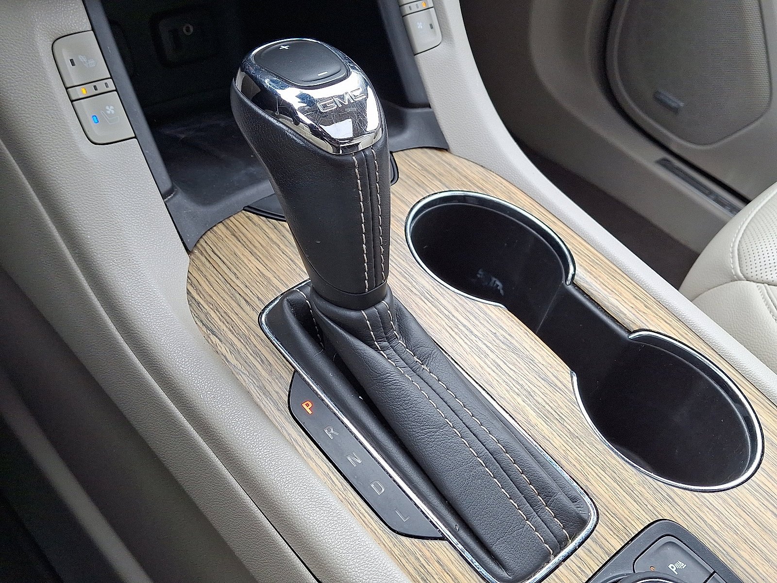 2019 GMC Acadia Denali - Photo 18