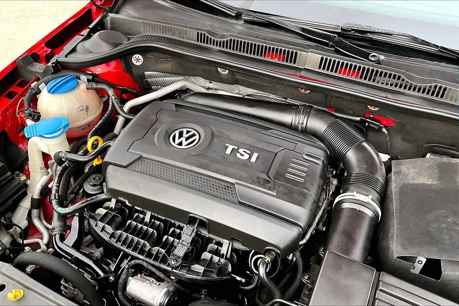 Used 2015 Tornado Red Volkswagen 1.8T SE image 32