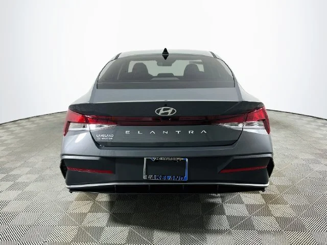 New 2026 Hyundai ELANTRA SE