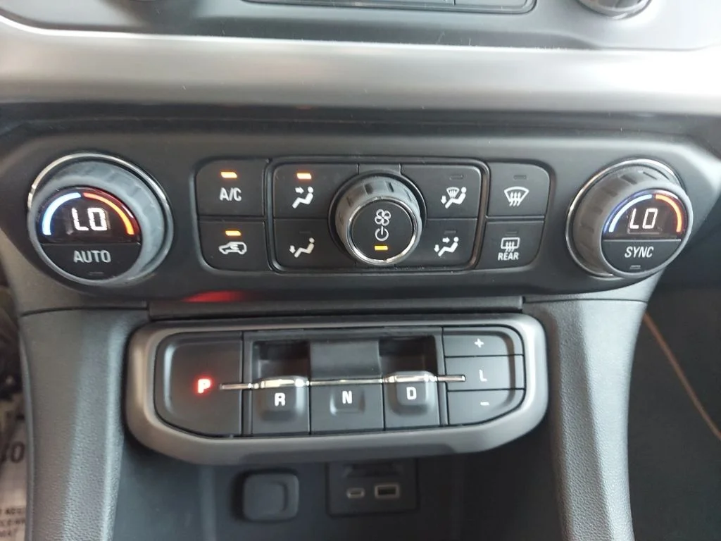 Used 2023 Silver GMC AT4 image 28