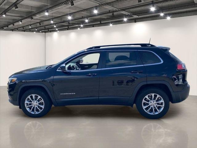 Used 2022 Diamond Black Crystal Pearlcoat Jeep Latitude Lux image 4
