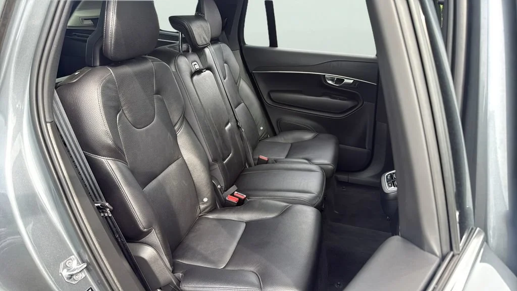 Used 2020 Gray Volvo T6 Momentum 7 Passenger image 16