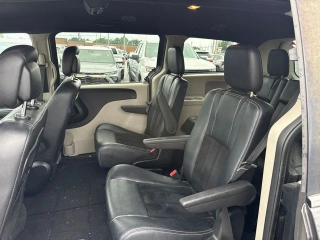 Used 2018 Gray Dodge SXT image 13