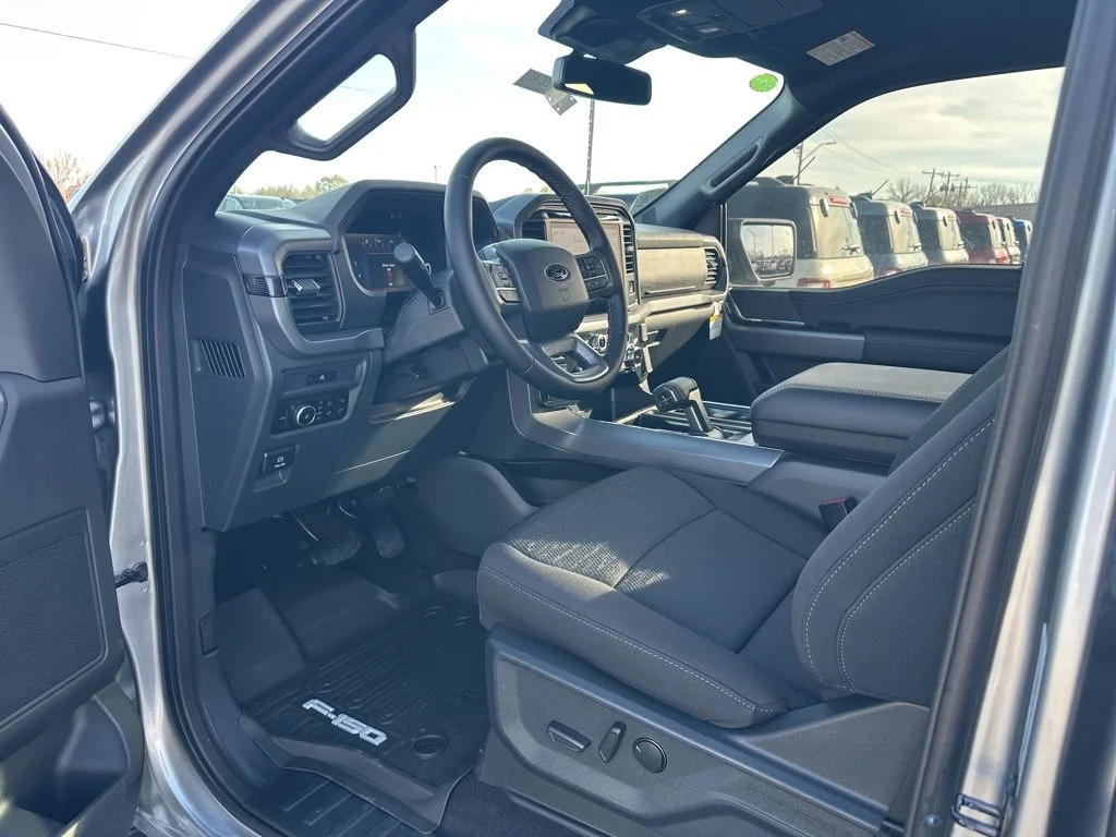 New 2025 Iconic Silver Metallic Ford XLT image 10