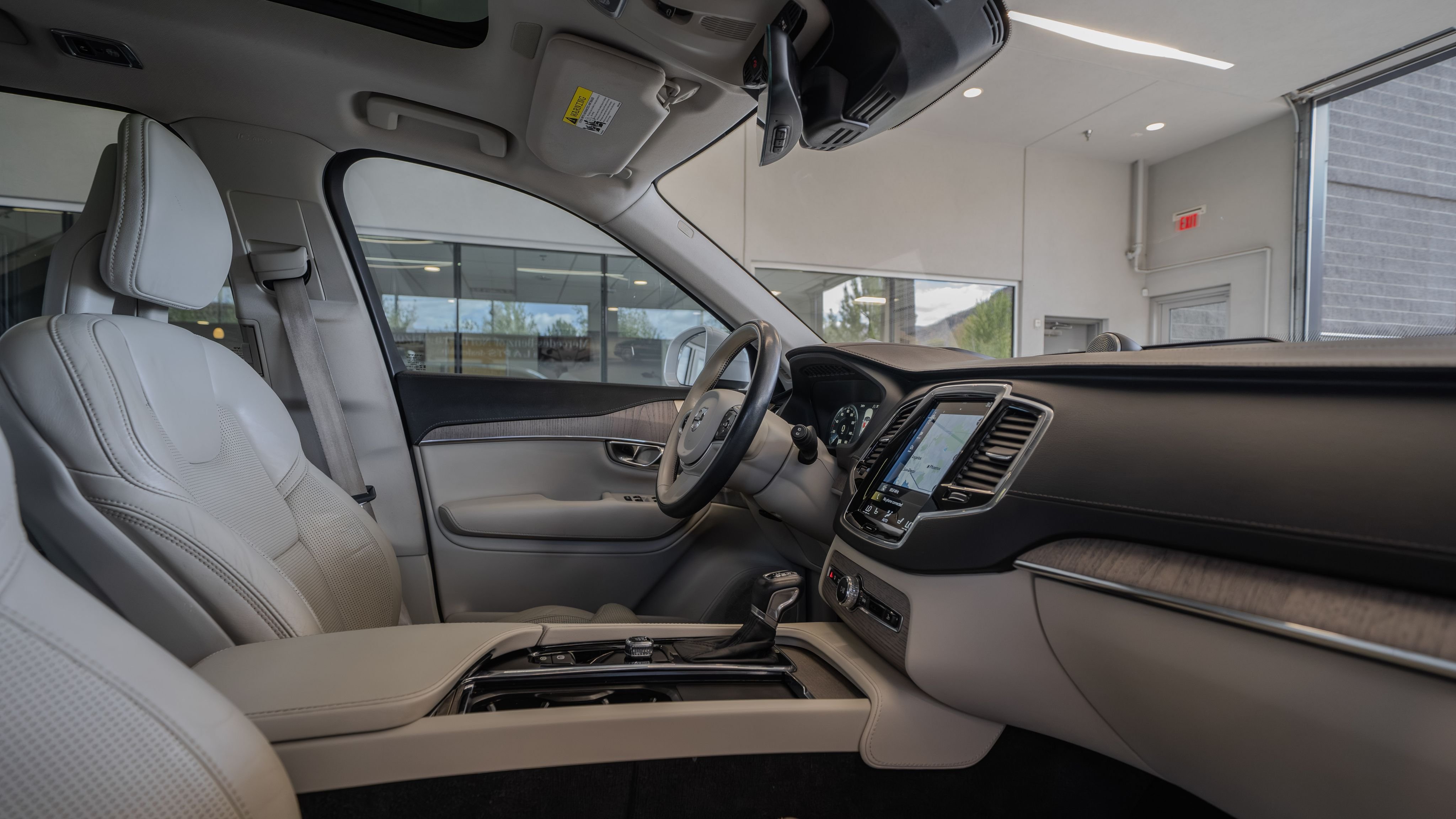 Used 2022 Crystal White Volvo T6 Inscription image 17