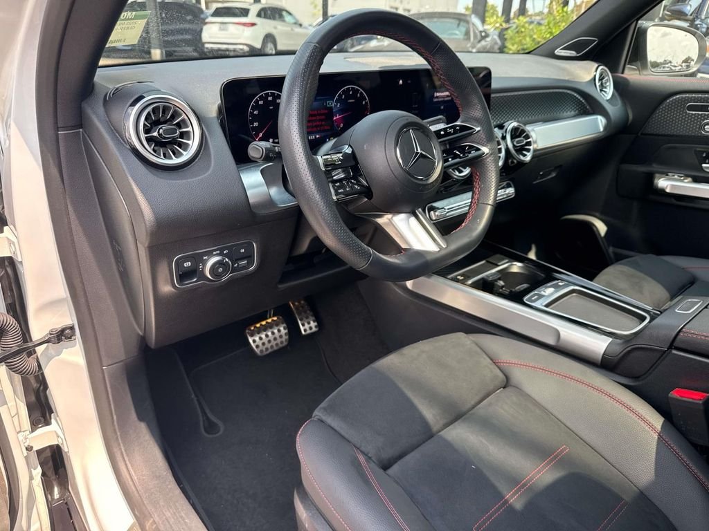 Certified Used 2025 White Mercedes-Benz GLB 250 image 18