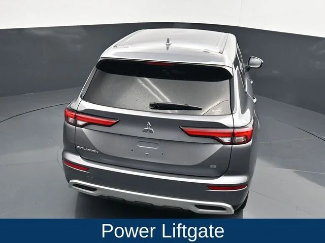 Used 2022  Mitsubishi SE image 28