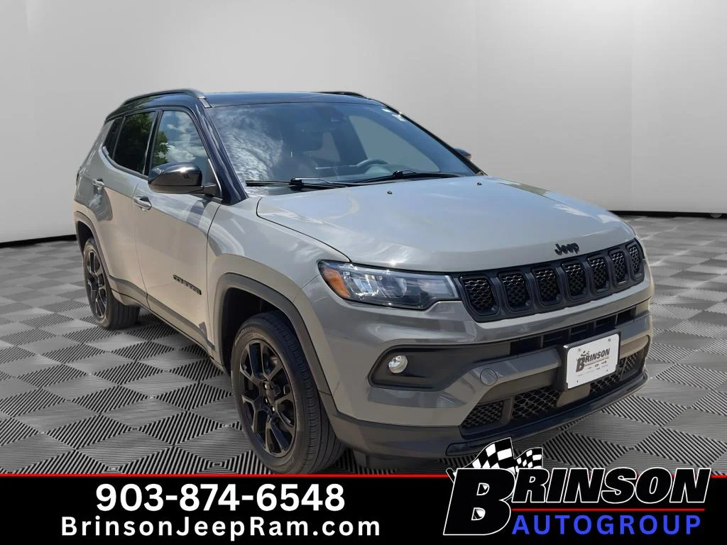 Used 2023 Grey Jeep Altitude image 3