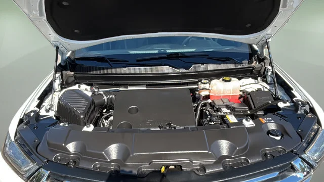 Used 2023 SUMMIT WHITE Chevrolet LT Cloth image 32