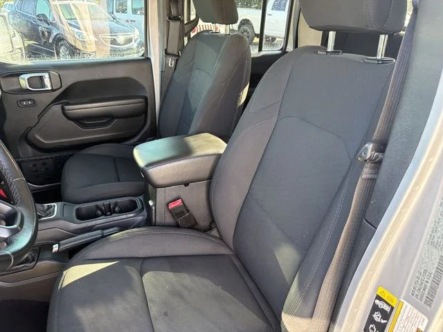 Used 2020 Silver Jeep Altitude image 18