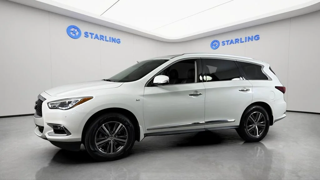 Used 2019 White INFINITI LUXE image 3