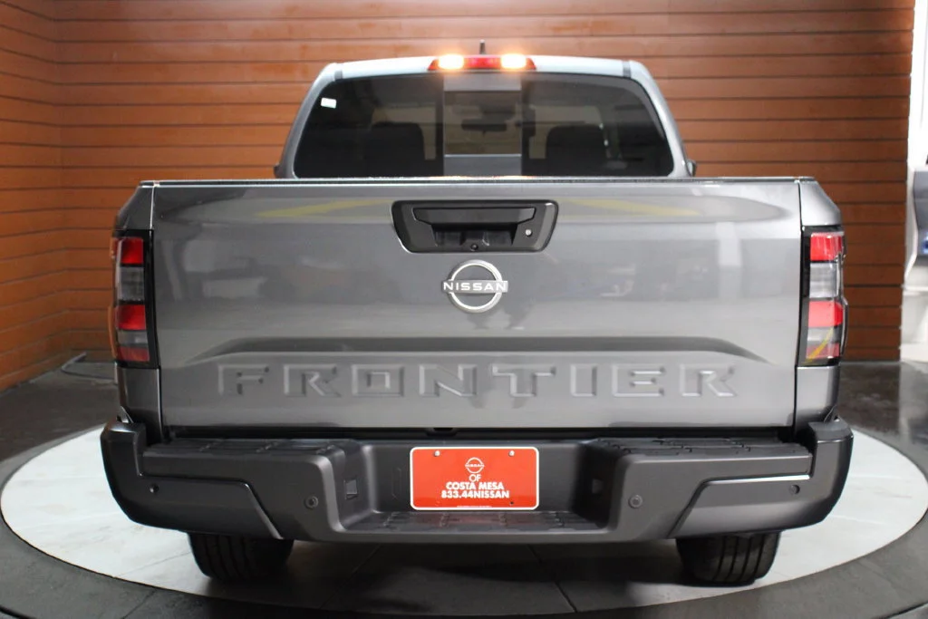New 2027 Gun Metallic Nissan King Cab® S image 2