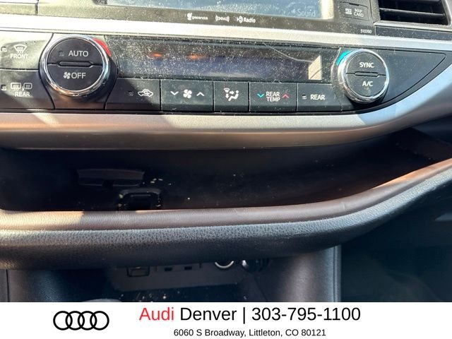 Used 2019 Silver Toyota XLE image 6